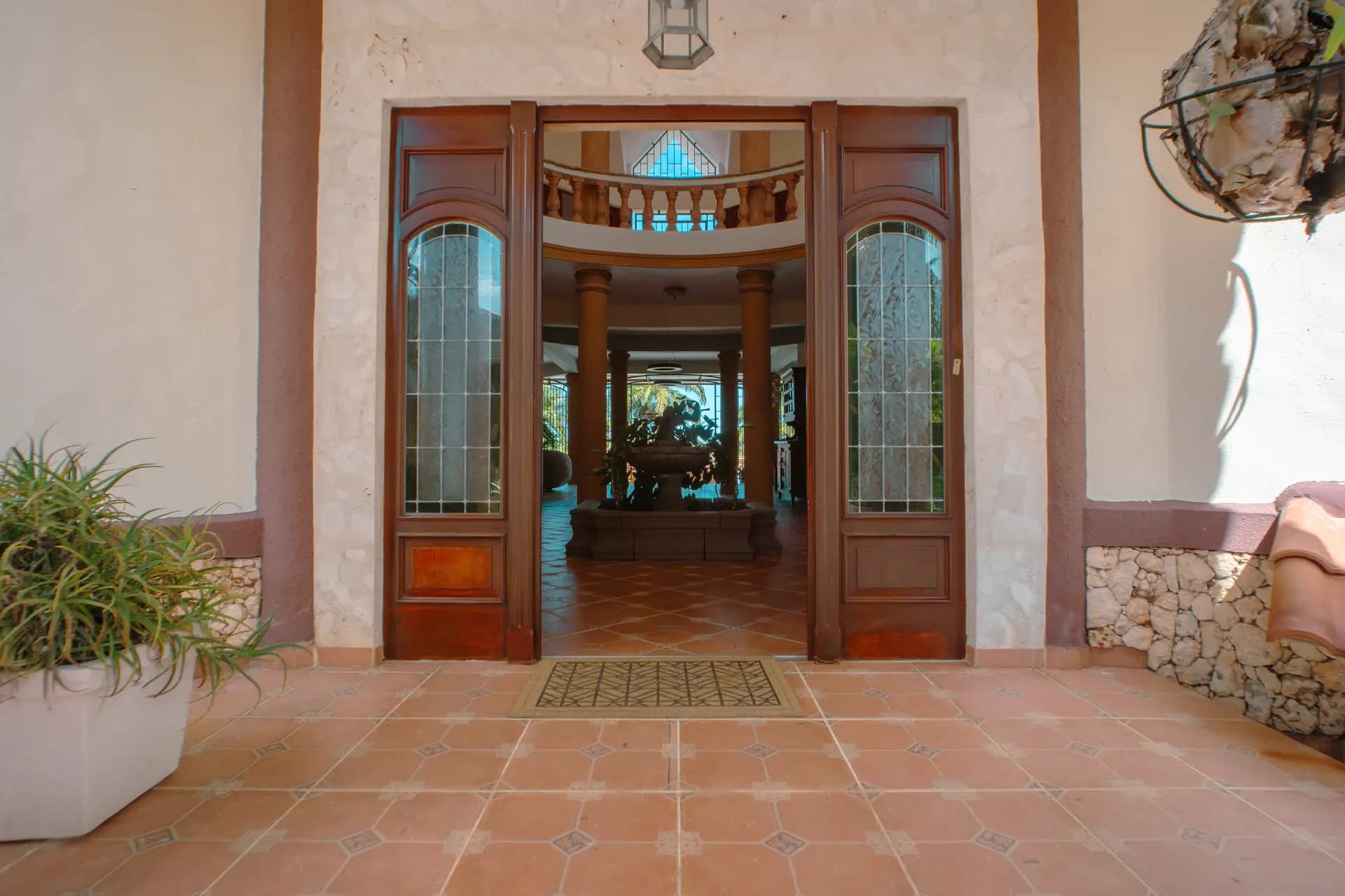 Exquisite 5-Bedroom Luxury Villa with Expansive Grounds and Solar Power in Prime Location