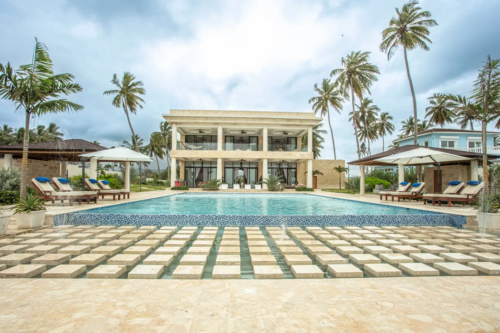 Luxury Beachfront Villa - Coralina