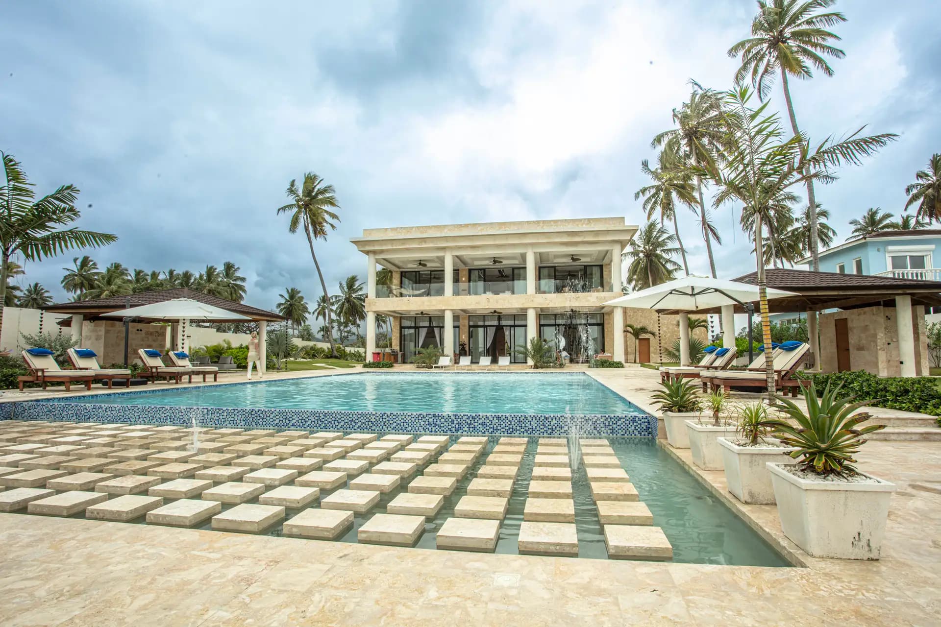 Luxury Beachfront Villa - Coralina