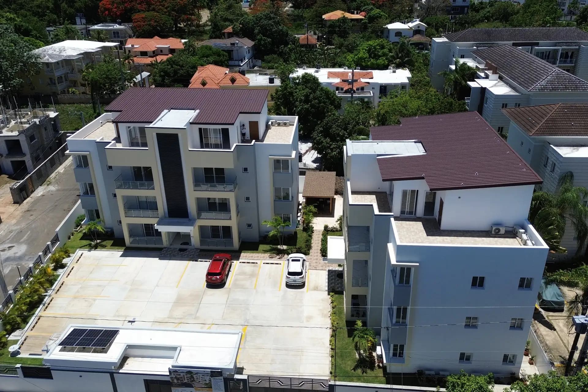 Modern 2-Bedroom Apartment + Penthouse Studio with Rooftop in Sosúa