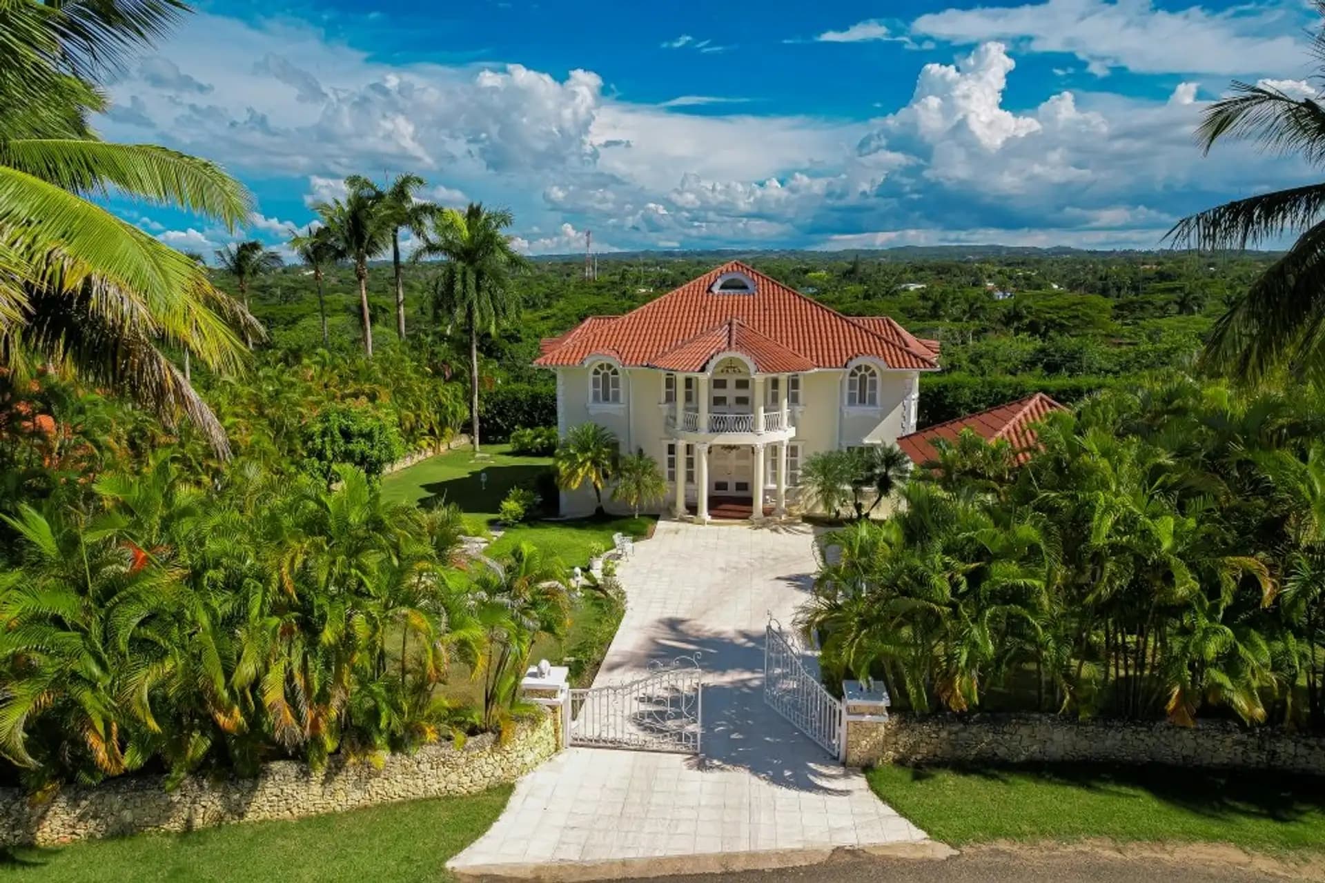 Luxury Resort Villa for Sale in Cabarete – Villa Primavera in Sea Horse Ranch