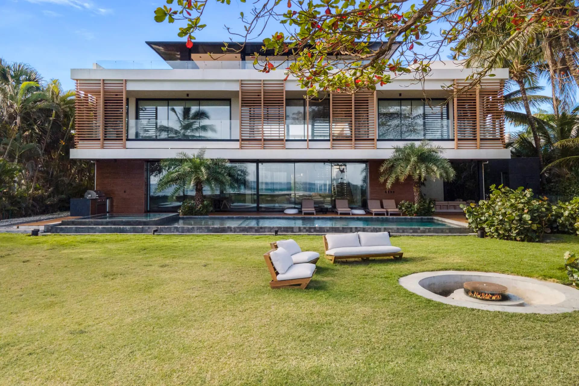 Luxury 10-Bedroom Beachfront Villa for Sale in Playa Encuentro | Modern Oceanfront Estate Dominican Republic