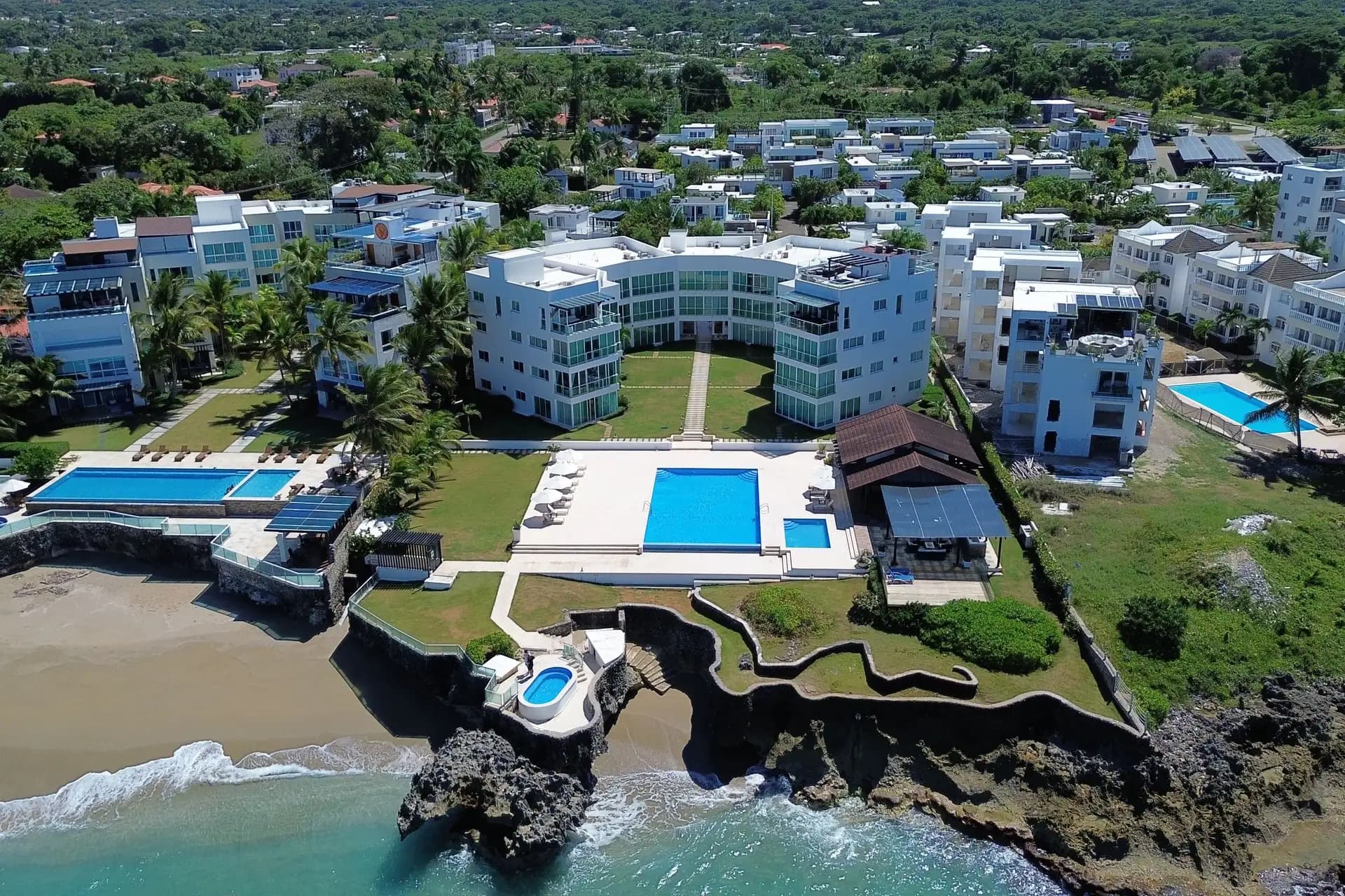 Oceanfront 4-Bedroom Penthouse with Rooftop & Panoramic Views in Laguna Beach, Sosúa – Luxury Real Estate for Sale