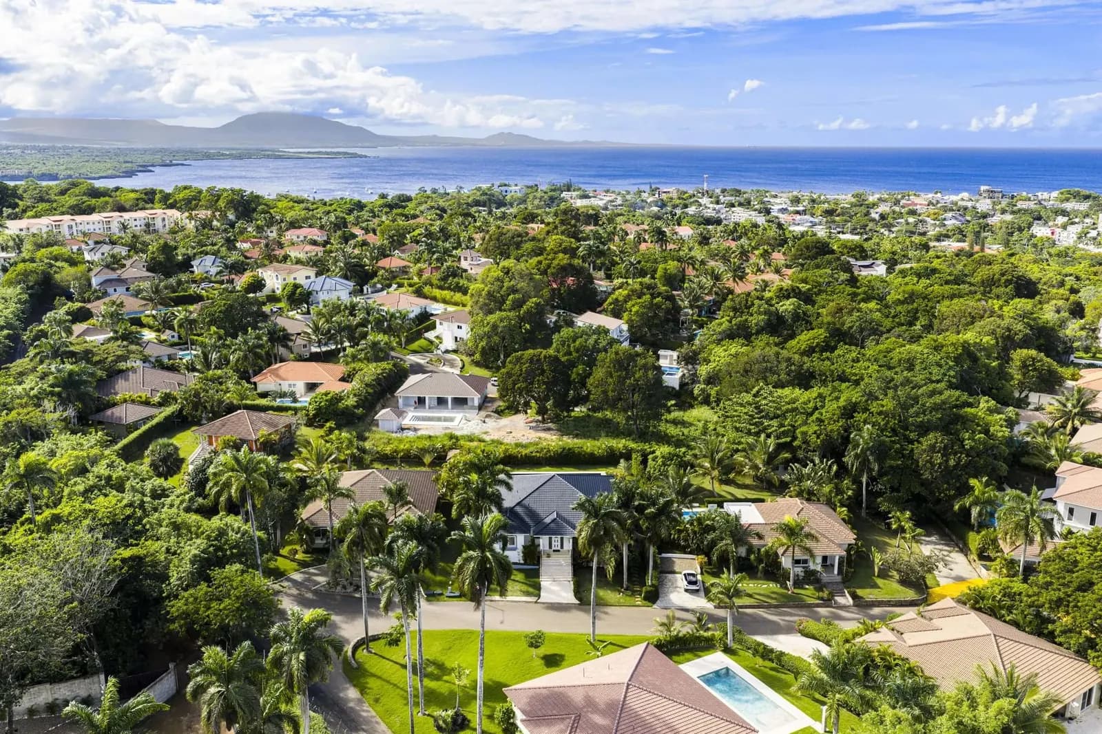 Residencial Hispaniola Buyer’s Guide (2026): Prices, HOA Fees, Rental Income & Hidden Costs