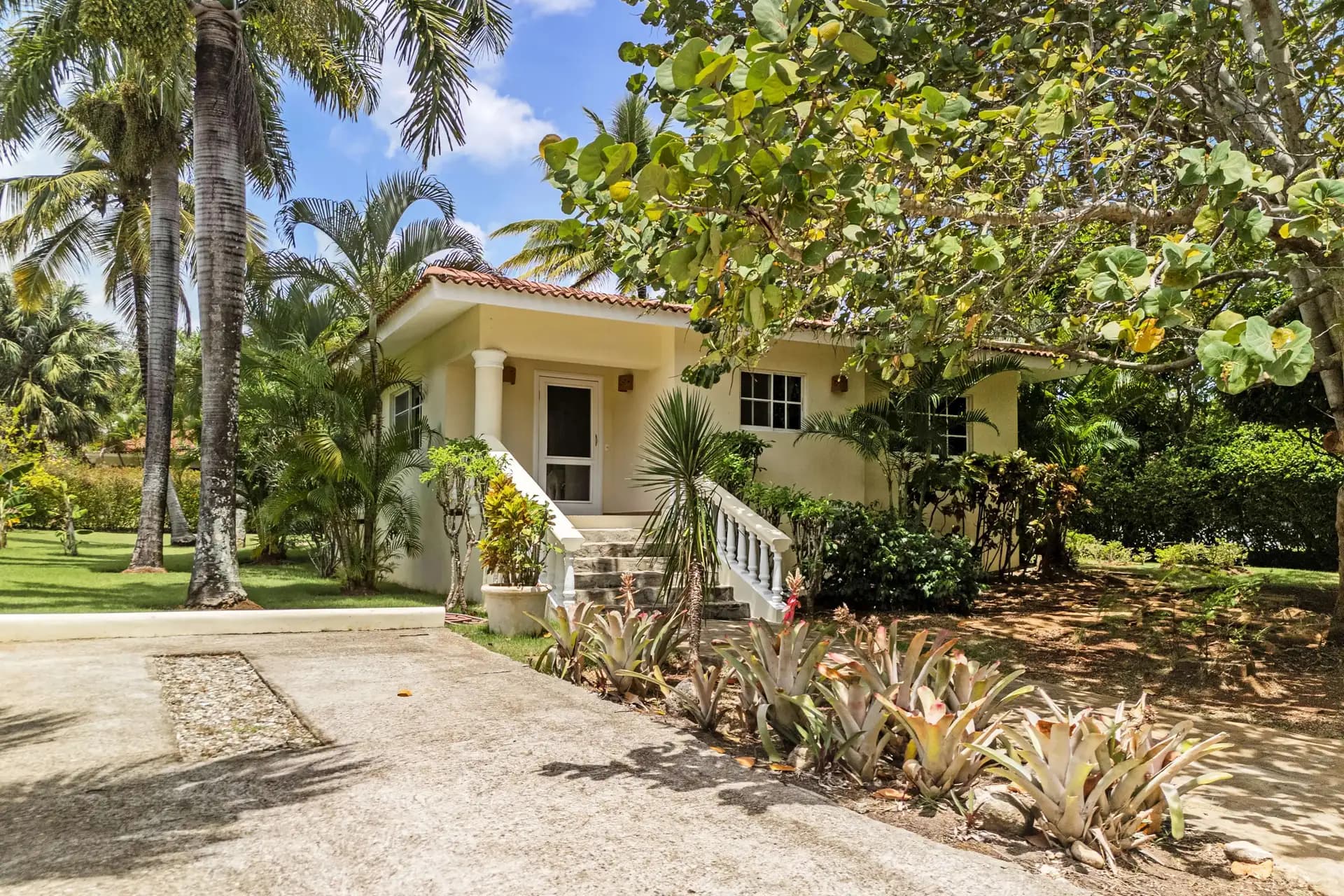 Oversized 2-Bedroom Colibri Villa with Private Pool in Residencial Hispaniola, Sosúa