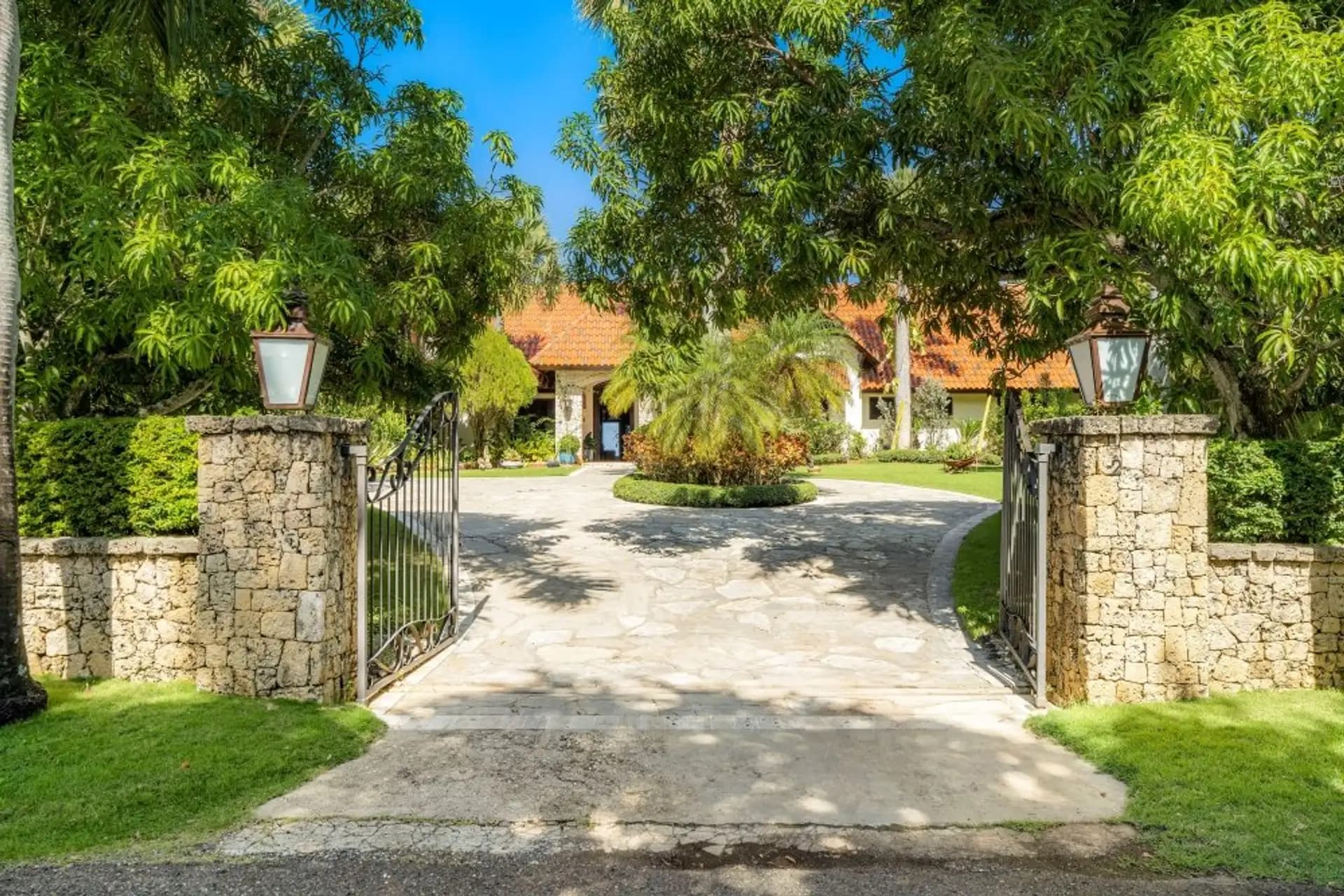 Oceanfront Villa for Sale in Sea Horse Ranch – Mediterranean Architecture, 5 Bedrooms, Prime Waterfront Estate