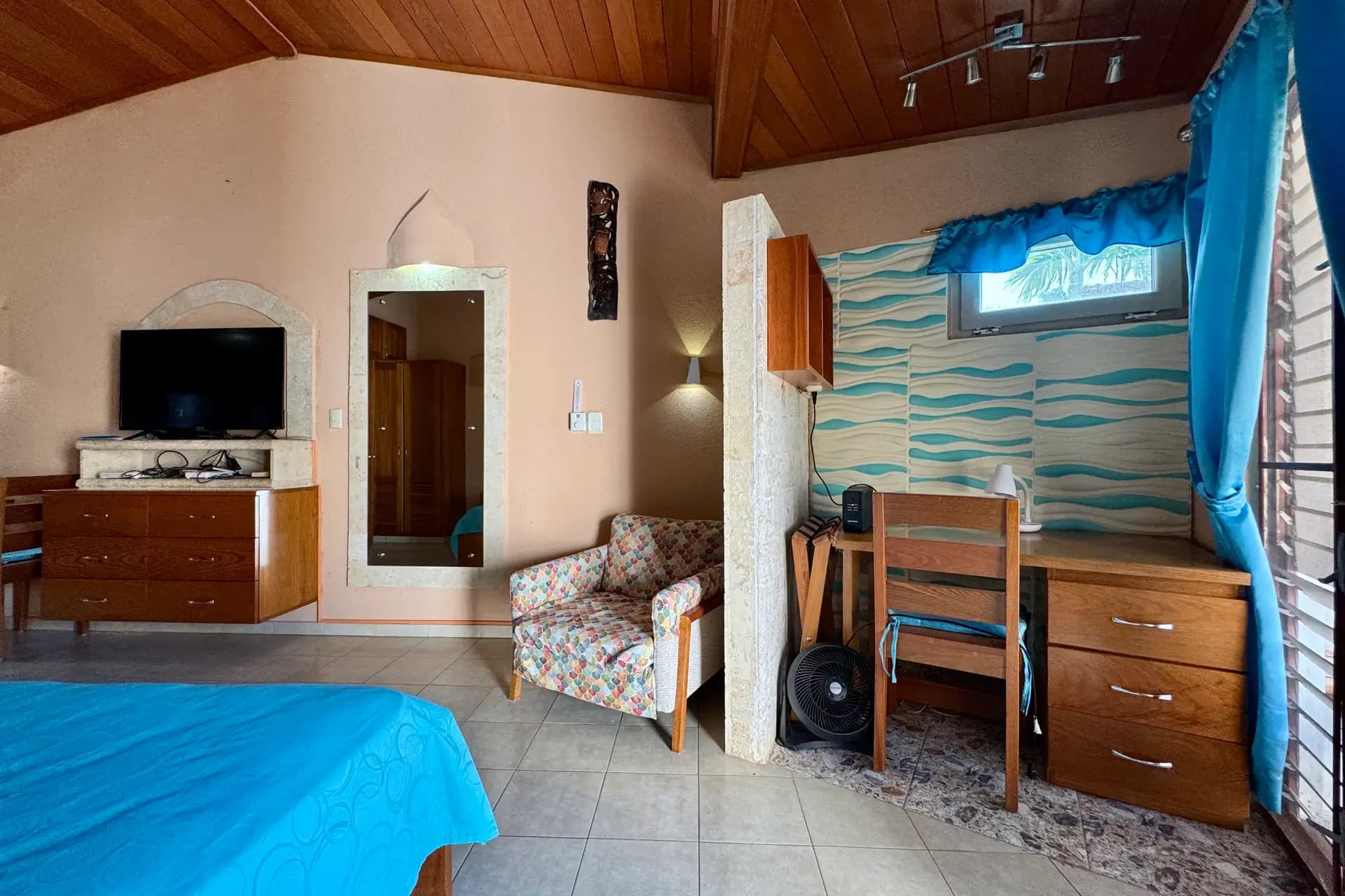 Deluxe Studio Apartment in Sosúa Center – Direct Pool View & Premium Finishes