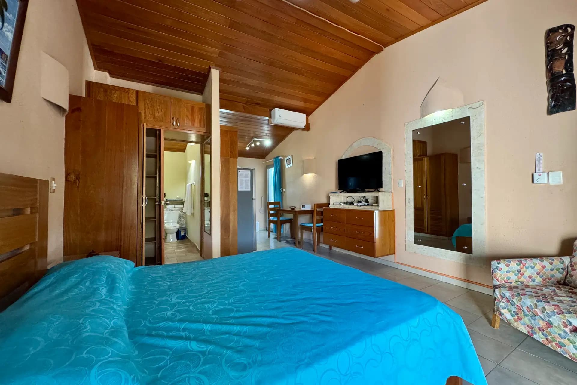Deluxe Studio Apartment in Sosúa Center – Direct Pool View & Premium Finishes